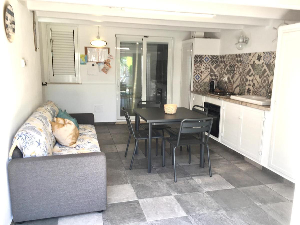 Flori Apartment Reitani Luaran gambar