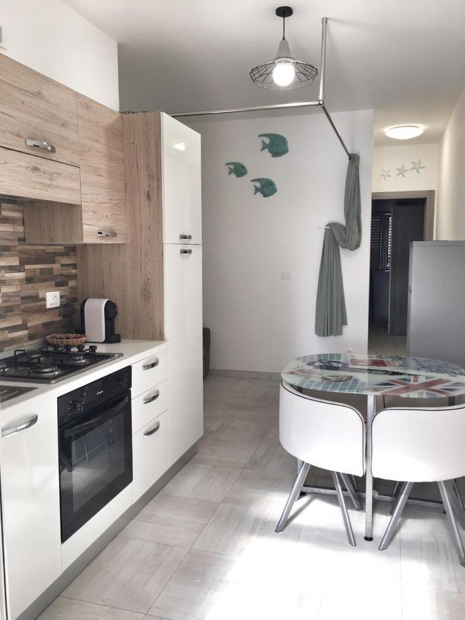 Flori Apartment Reitani Luaran gambar