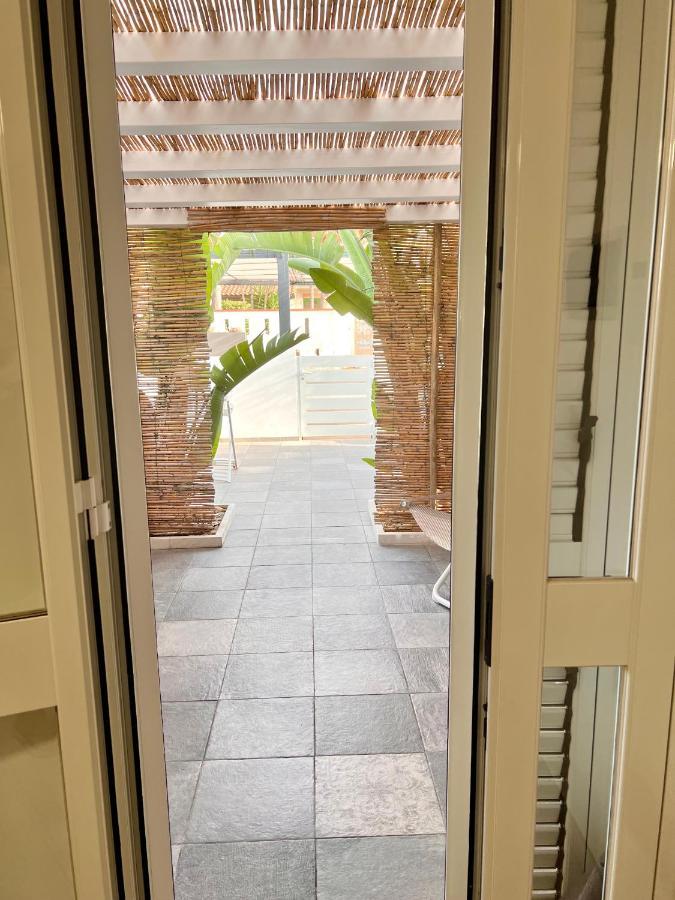 Flori Apartment Reitani Luaran gambar