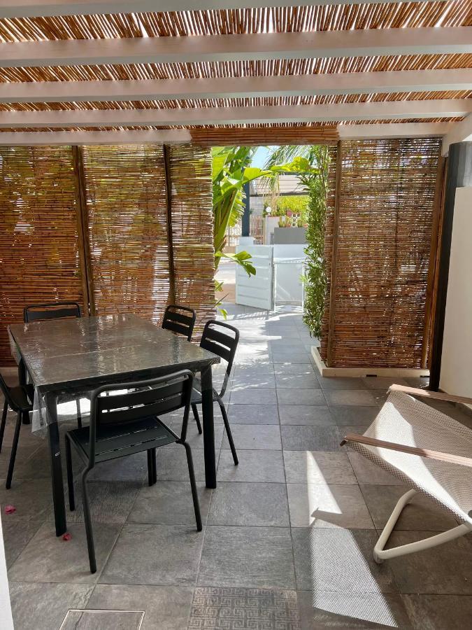 Flori Apartment Reitani Luaran gambar