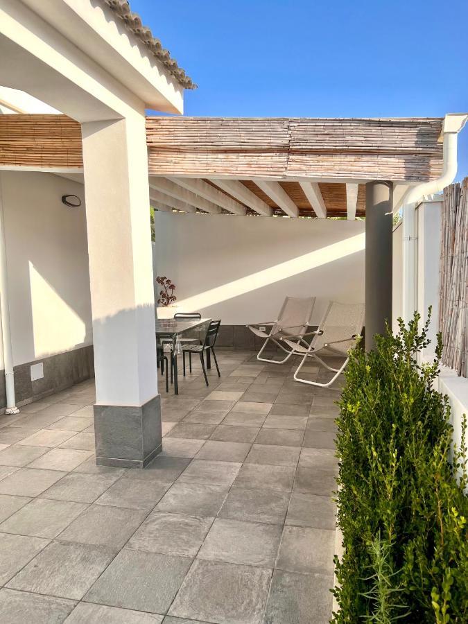 Flori Apartment Reitani Luaran gambar