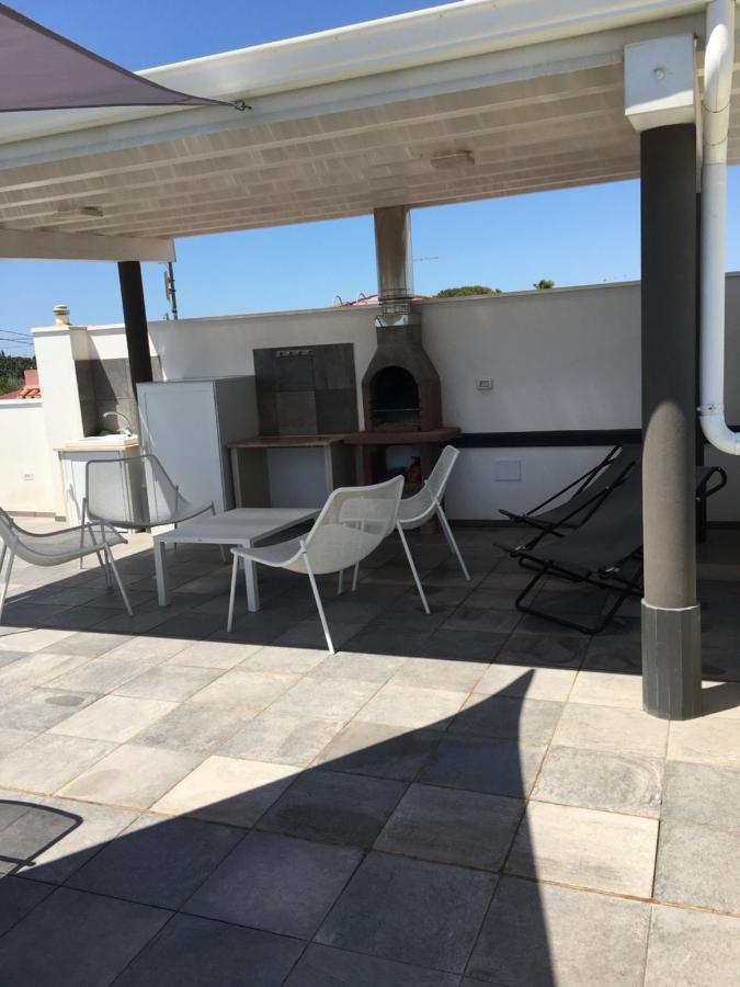 Flori Apartment Reitani Luaran gambar